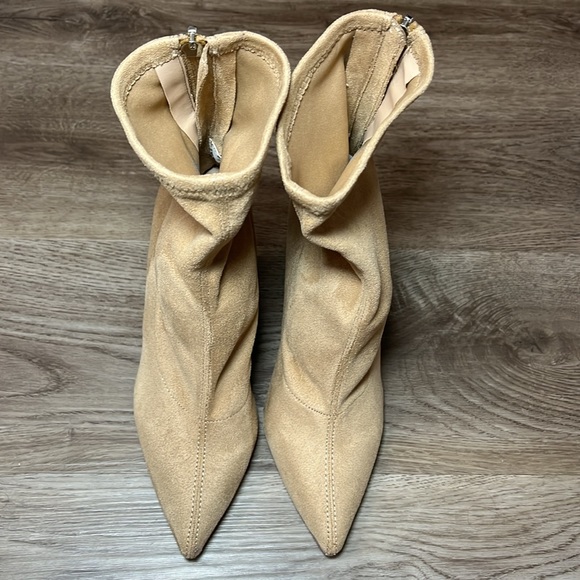 Steve Madden suede like tan boots with teak heel - Picture 3 of 8